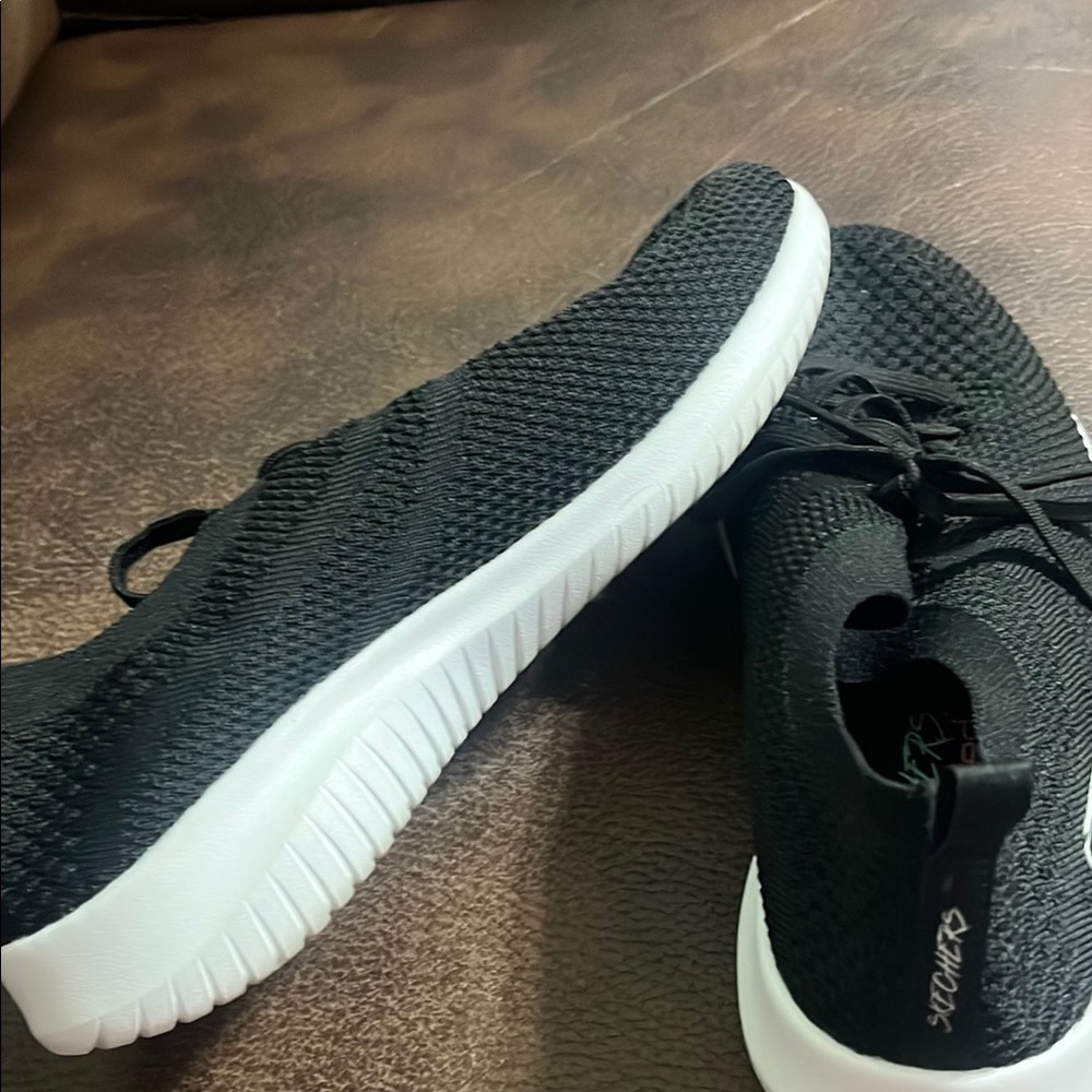 Skechers Black and White Sneakers with Breathable Mesh - Picture 7 of 10